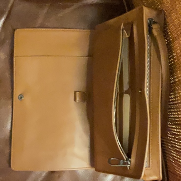 💸PENDING 💸 NWT & COA Bottega Veneta Clutch/Wristlet $1,050 - Picture 4 of 7